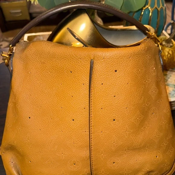 AUTH. LOUIS VUITTON MAHINA SERENE MM 2-Way Handbag/Shoulderbag-Caramel - Picture 2 of 14